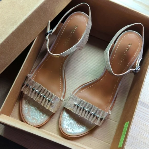 🆕🌿TRASK GOLD SANDALS🌿 - Picture 3 of 8